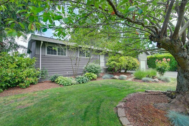 Building Photo - 5bd/2.5ba Edmonds Home