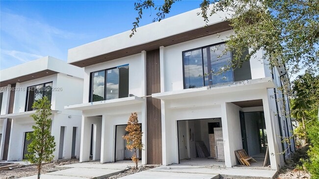 Building Photo - 11 SE 12th Ave