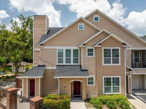 Building Photo - Charming End-Unit Condo in Gated Bordeaux Community!