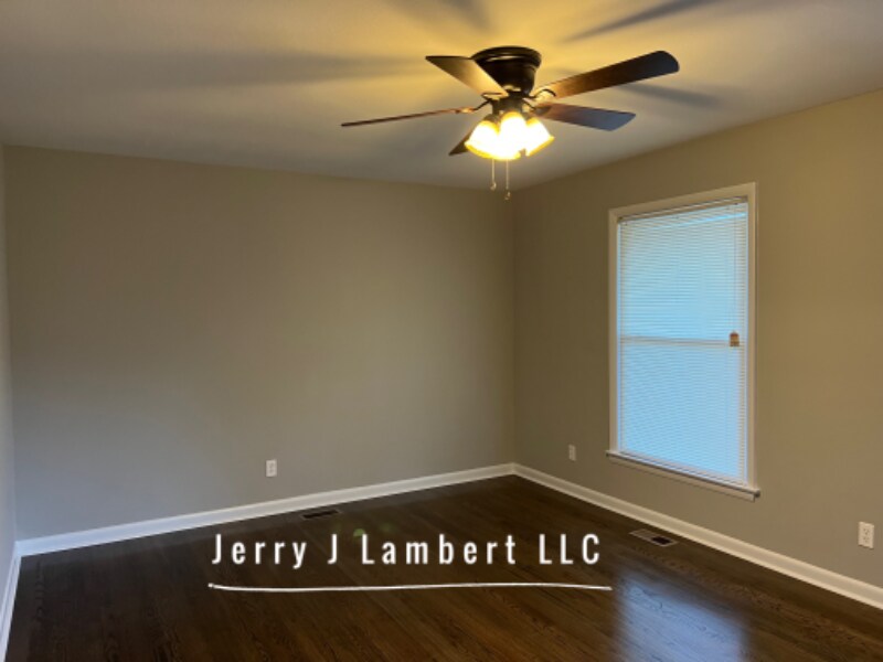 Building Photo - 5330 Maryland Dr