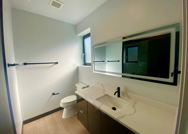 Building Photo - 4426 N Kenneth Ave