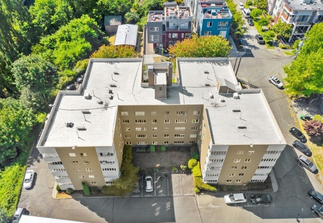 Building Photo - 1800 Taylor Ave N