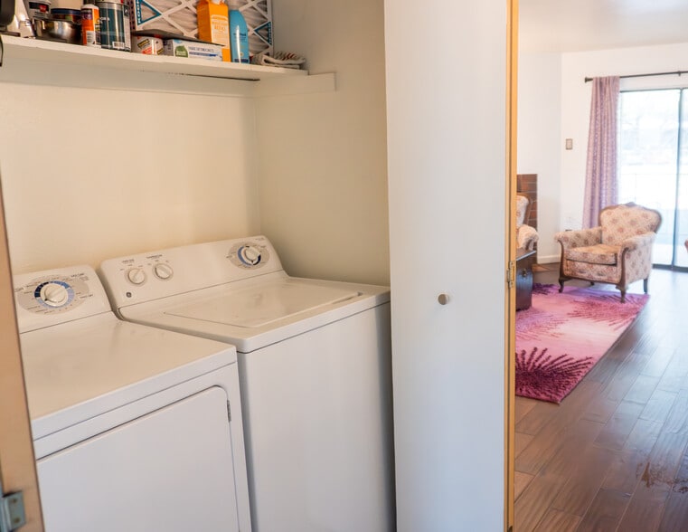 Building Photo - 2505 Wedglea Dr