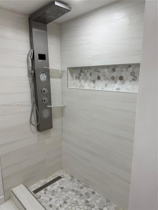 Building Photo - 6705 N Kendall Dr