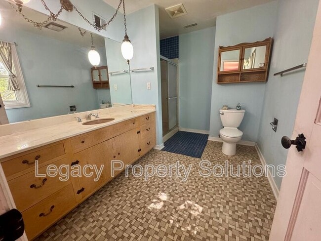 Building Photo - 401 Oakfield Dr