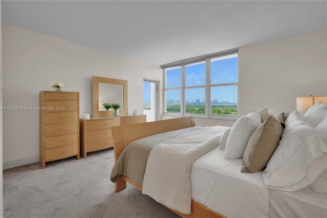 Building Photo - 4747 Collins Ave