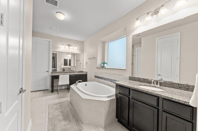 Building Photo - 2018 Brookmont Dr