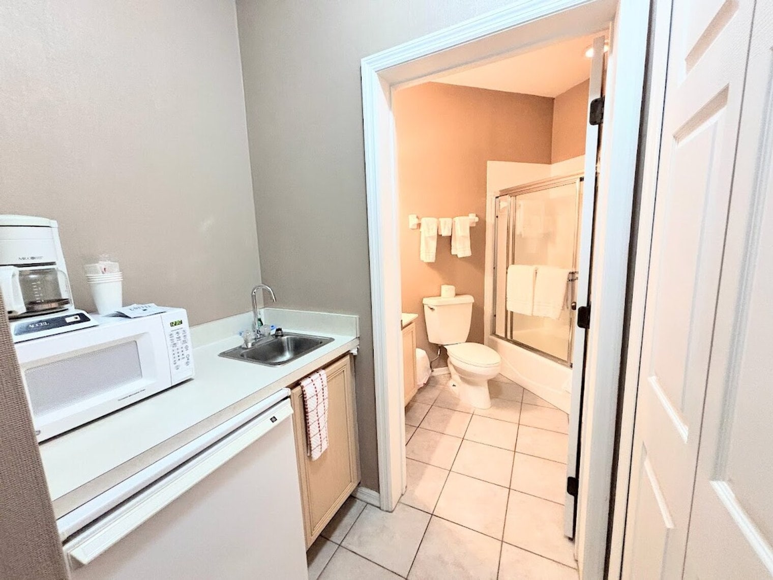 Building Photo - 9906 Perfect Dr