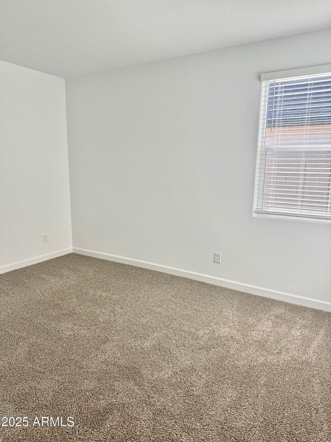 Building Photo - 5835 E Freesia Ln