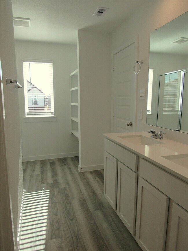 Building Photo - 2807 Glengary River Wy