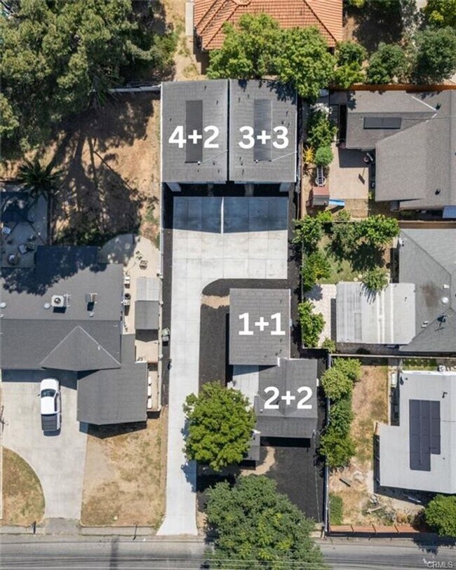 Building Photo - Beautifully remodeled 2-bedroom, 2-bath home, perfectly situated near CSUN