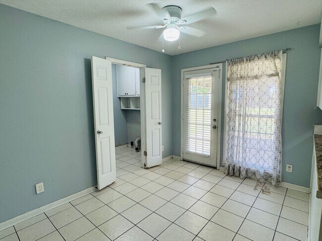 Building Photo - Dreamy 3-Bedroom