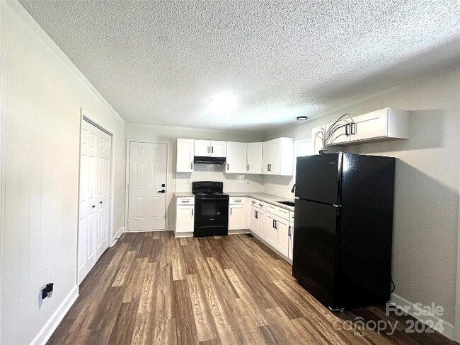 Building Photo - 505 Afton St