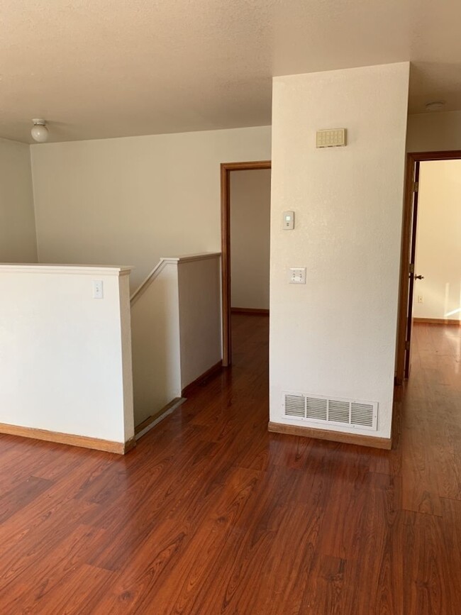 Building Photo - STUDENTS WELCOME! 4 Bed 2 Bath House 1 Blo...