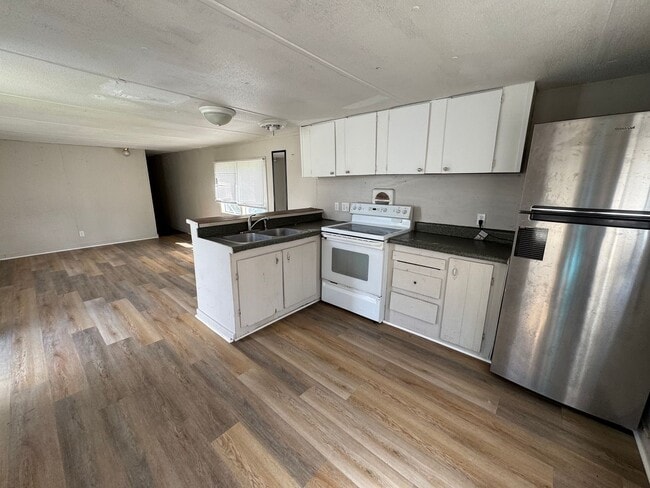 Building Photo - 2 Bedroom / 1 Bath Single wide for Rent – Irvin St, Live Oak, FL