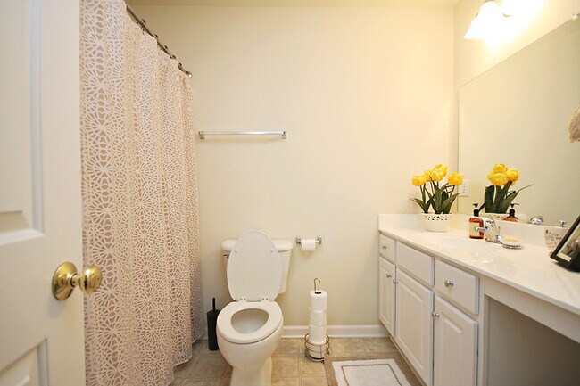Building Photo - Pet Friendly Mill Creek Village Townhome