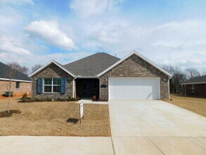 Building Photo - 1/2 off first month rent! 
Three Bedroom Two Bath - Now $1,799 a month!