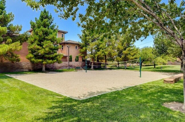 Building Photo - BEAUTIFUL 4 BEDROOM HOME IN GUARD GATED COMMUNITY!