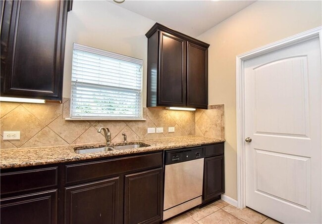 Building Photo - 8548 White Ibis Dr