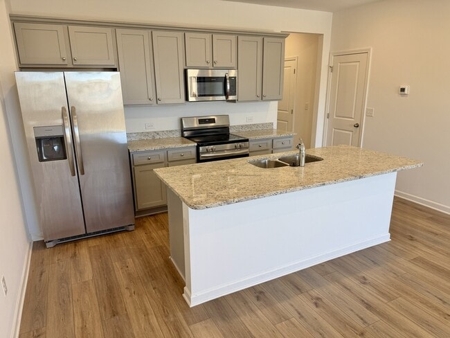 Building Photo - 261 Kenoot Dr