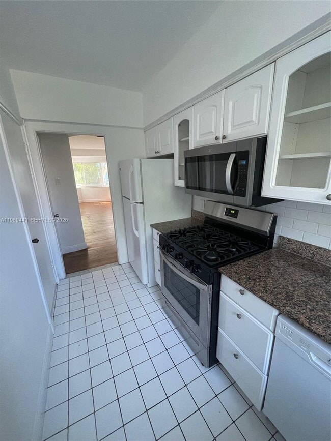 Building Photo - 6941 Bay Dr