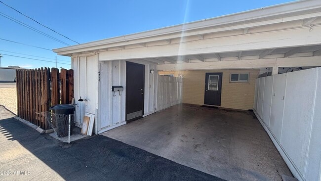 Building Photo - 10370 W Oakmont Dr