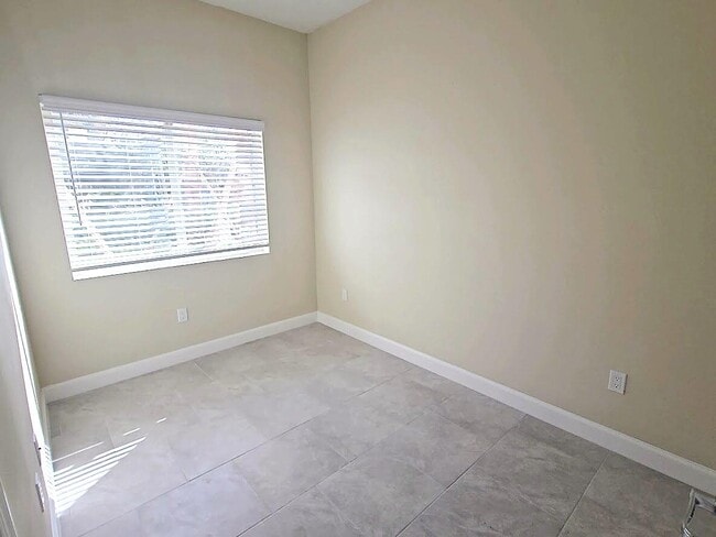 Building Photo - 4955 Serafica Dr