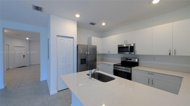 Building Photo - 2628 SE 28th Dr