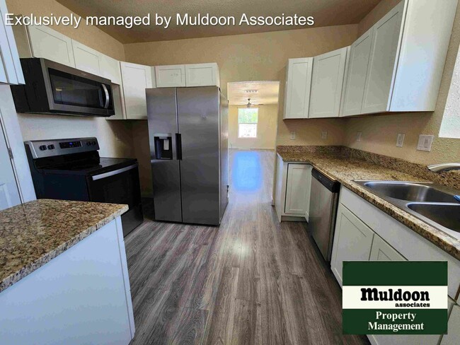 Building Photo - Great 2 bed 1 bath 1 car garage available now!