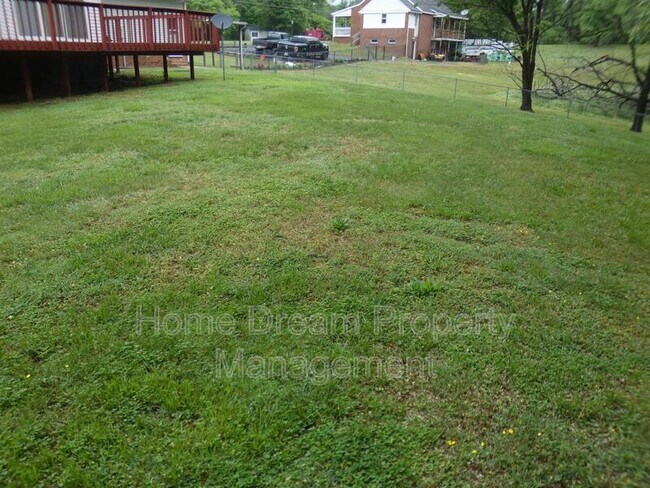 Building Photo - 10451 Edgehill Ln