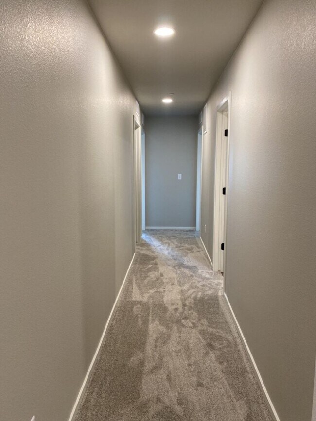 Building Photo - Stunning Townhome in Northridge Trails