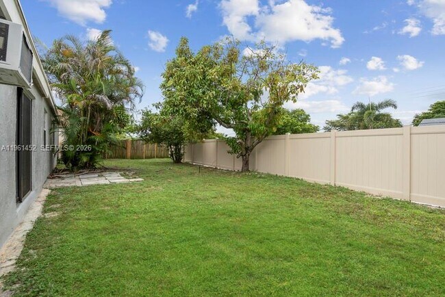 Building Photo - 8881 SW 21st St