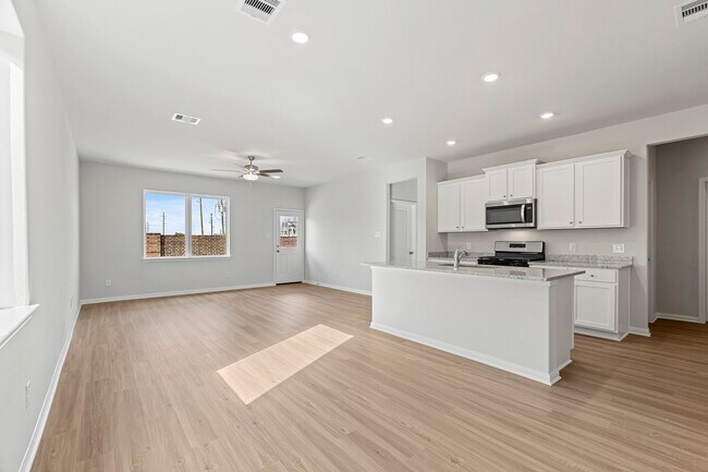 Building Photo - 8927 New Jade Dr