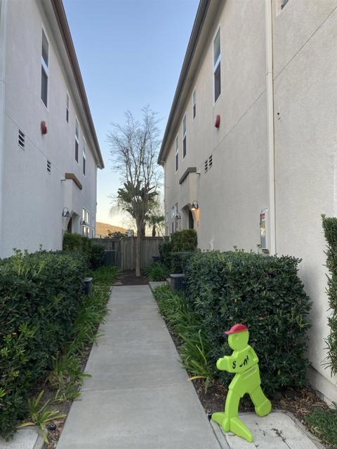 Building Photo - 16941 Meadowlark Ridge Rd