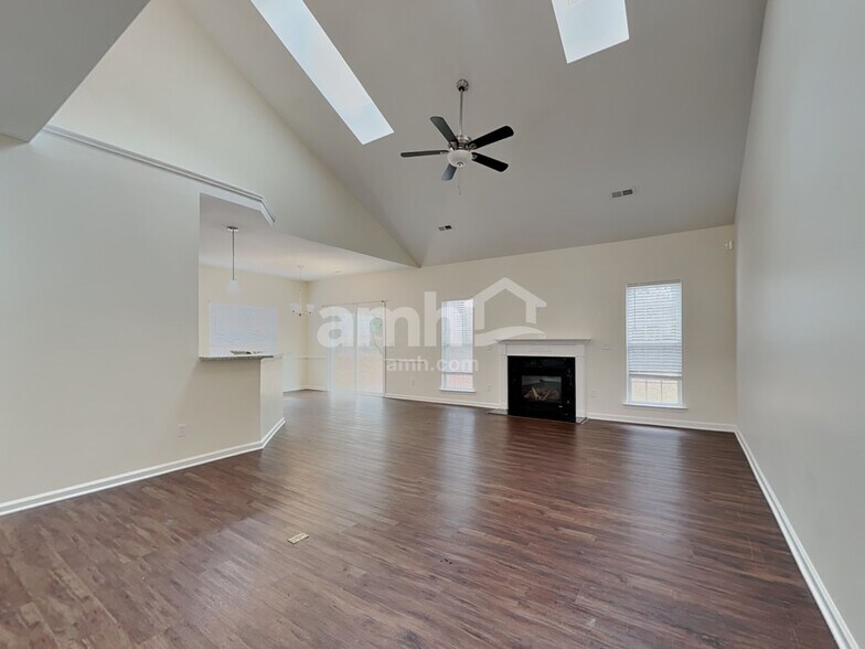 Building Photo - 4205 Lindsey Ln