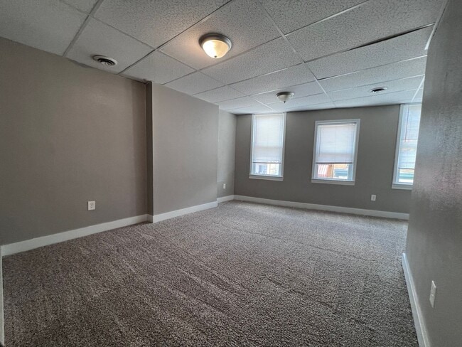 Building Photo - Spacious 1BR Apt now showing!