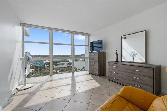 Building Photo - 2841 N Ocean Blvd