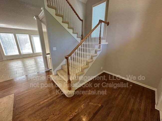 Building Photo - 5605 W 153rd Terrace