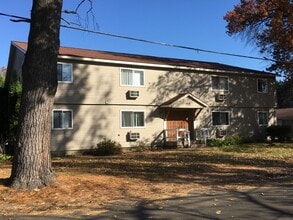 Building - 1810-1818 Bloedel Ave