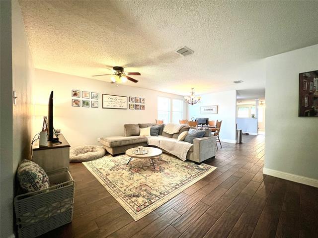 Building Photo - 1116 Willow Tree Dr