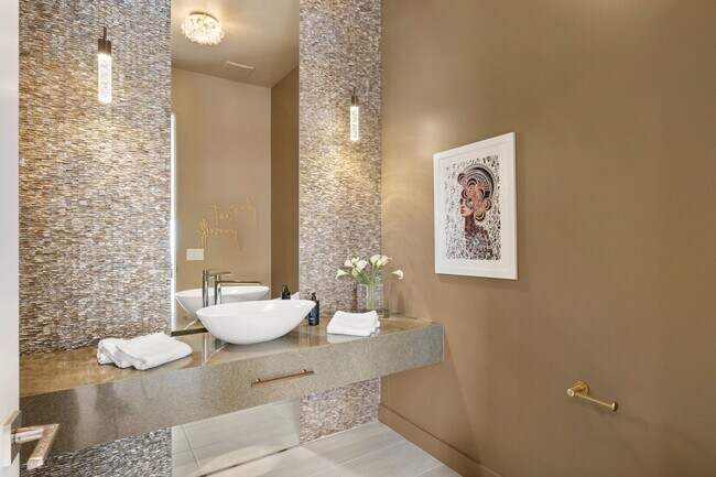 Building Photo - 48674 Vista Viejo Dr