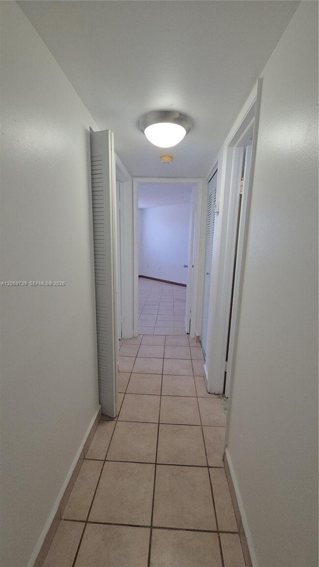Building Photo - 9437 Fontainebleau Blvd