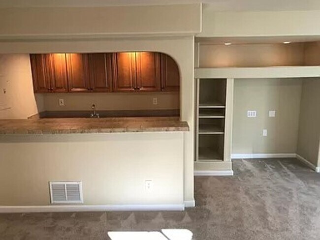 Building Photo - 1319 Lily Lake Dr