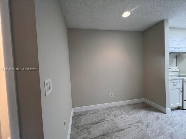 Building Photo - 1247 SW 46th Ave