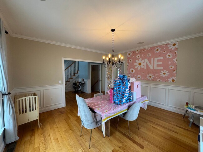 Building Photo - Waltham 3 bed 2.5 Bath