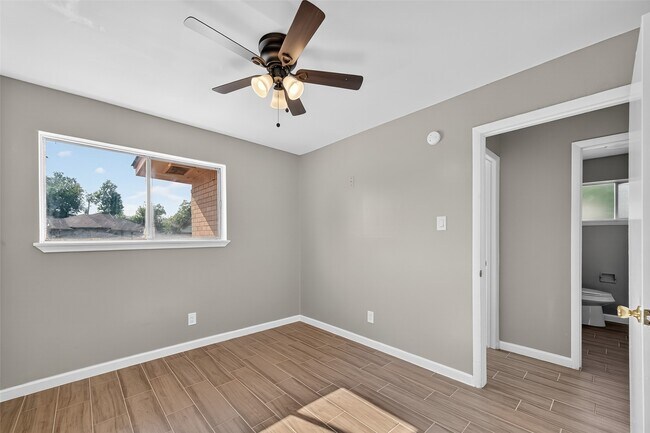 Building Photo - 5126 Denoron Dr