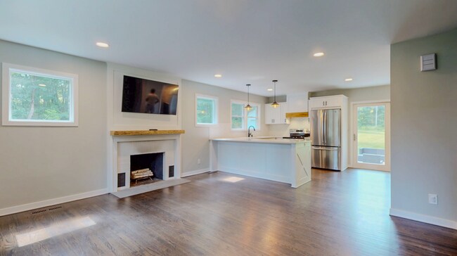 Building Photo - Updated Cape-Style Home Near Sherwood & Si...