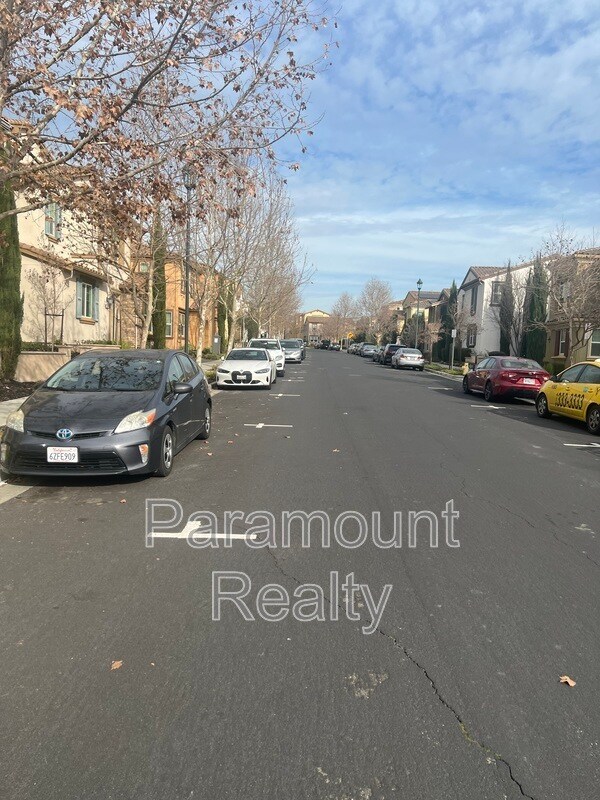 Building Photo - 3203 Vittoria Loop