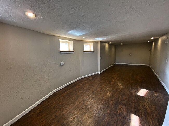 Building Photo - 2445 W 37th Ave