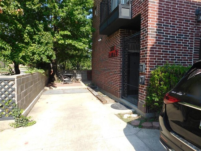 Building Photo - 3201 Flora St